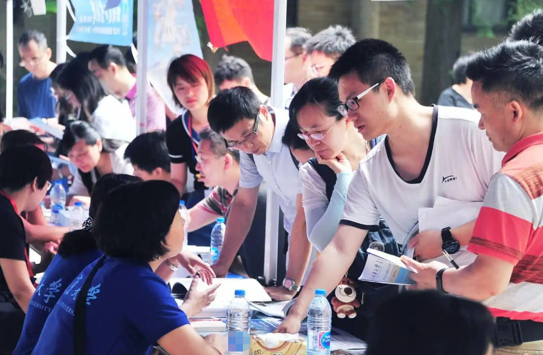 上大学在省外VS省内，两者差距不是一星半点，就业时可见分晓