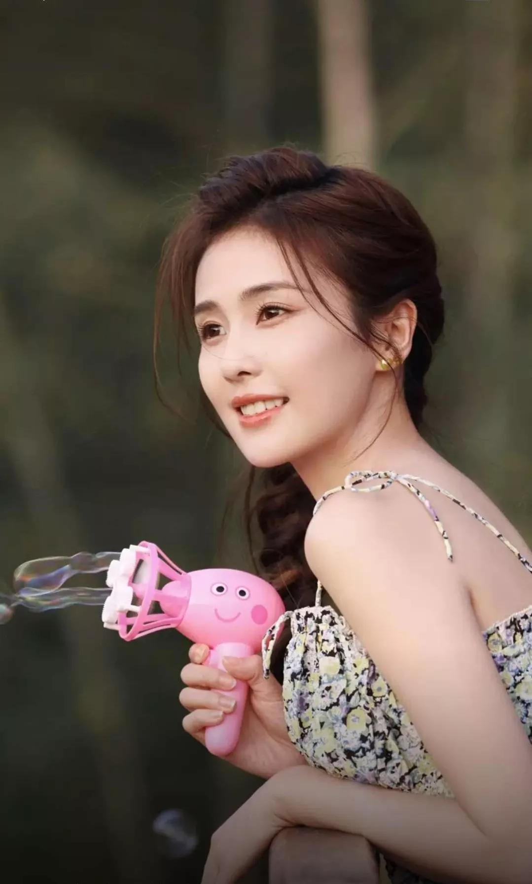 手机大片，女星毛晓彤、李一桐、白鹿和安琦