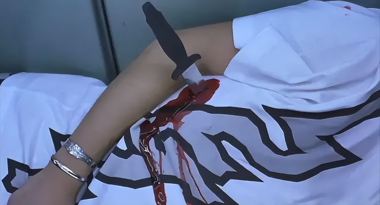 他17岁，愿望是杀死继父