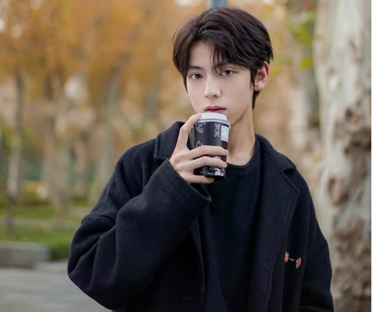 华中科大宣传片中的男生，竟是“武汉大学”校草，评论区笑不活了