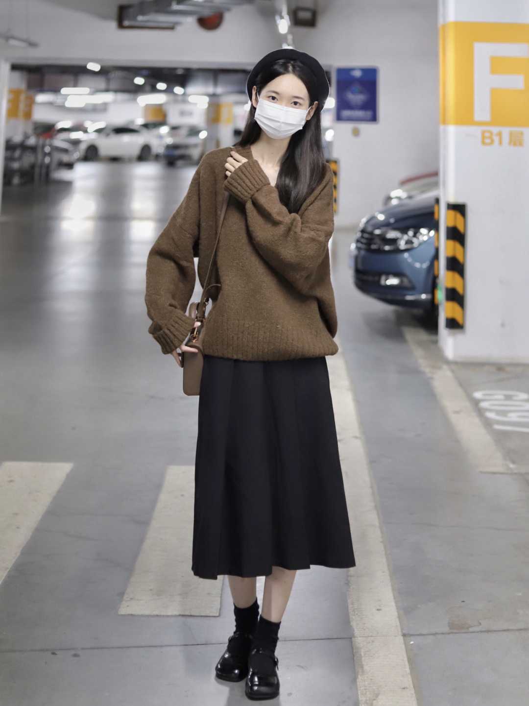 黑色半身裙的万能搭配公式全在这,喜欢简约风格的,来这里集合了