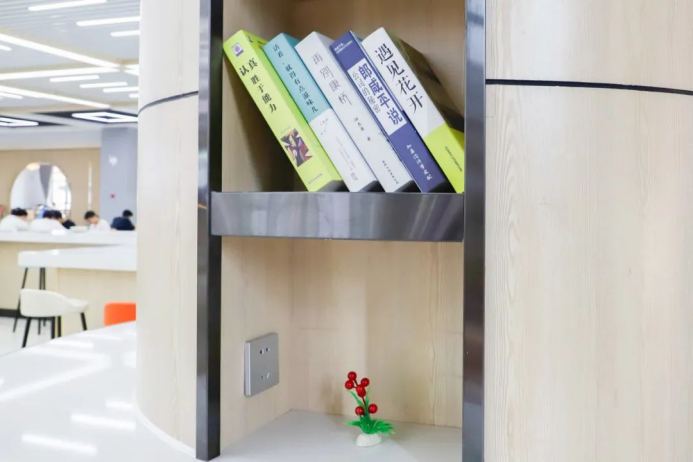 坐拥8大食堂，美食扎堆！湖北这所高校火了！还给学生免费送月饼，新春礼包！