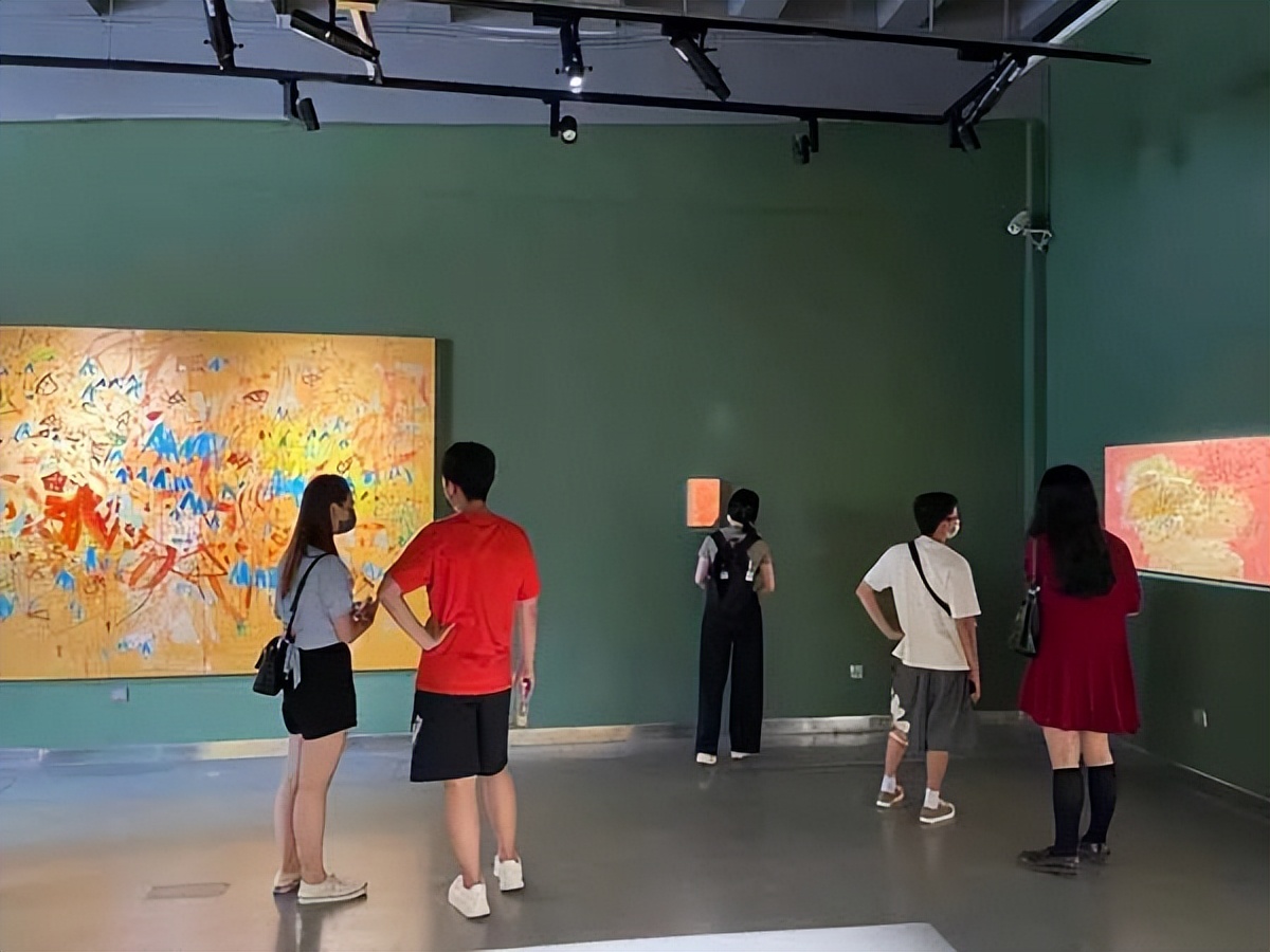 艺术家子晴乙木个展“自在之重”在北京798艺术区开幕