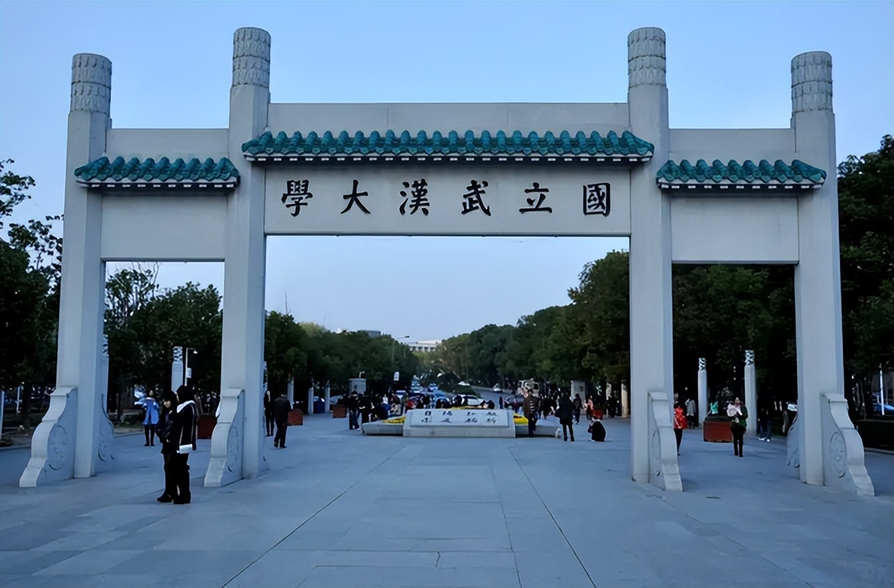 华中地区高校排名公布！华中科技大学痛失榜首，武汉大学逆袭翻盘