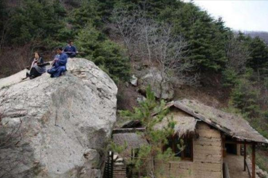 终南山女隐士王芝霞：43岁弃家皈依佛门，85岁仍坚持打坐参禅