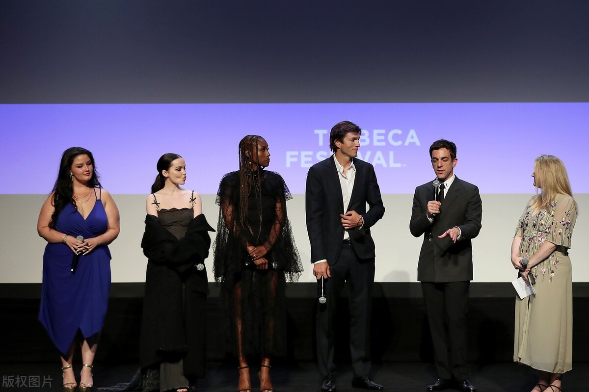 2022翠贝卡电影节《复仇》首映礼德芙-卡梅隆一袭黑色吊带裙