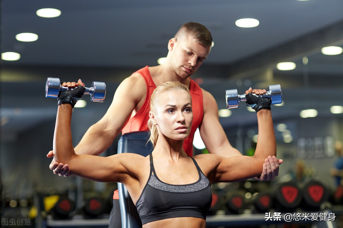 女生上私教课时意外受伤，专业的健身教练，需要满足这4个要求