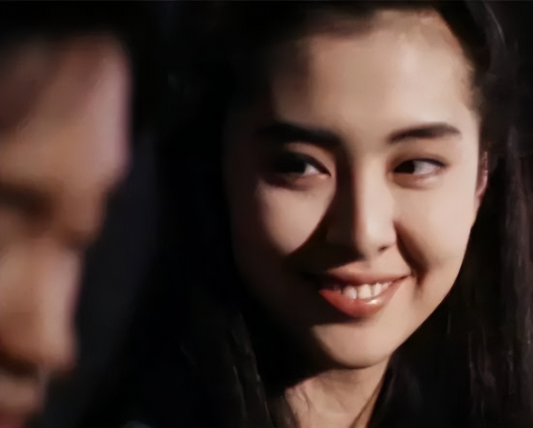 “呲牙咧嘴”别演回眸笑！有人回头一眼万年，有人我想给她按回去