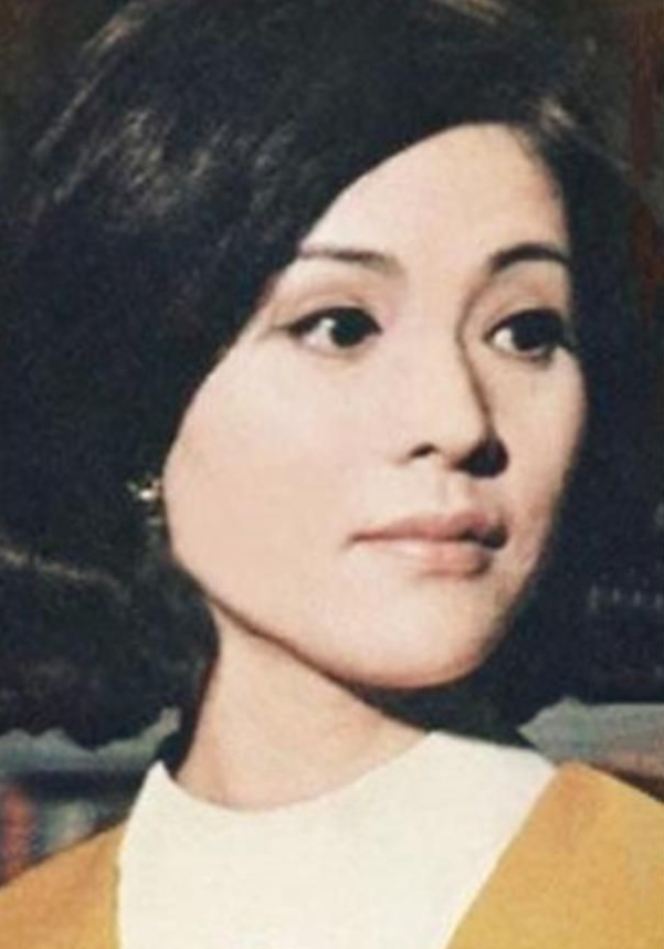 “奶奶级”演员年轻照，皮肤白里透红，笑容甜，个个都是美人胚子