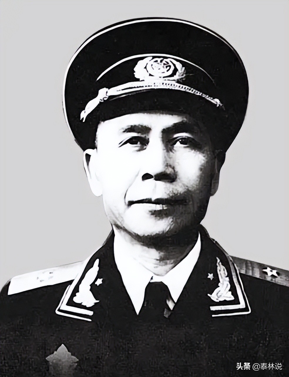 1954�꣬�Ҿ����׿�ͧҹϮ���˻�����ʧȥĿ�꣬ͻȻ�н��ƹ�һ��