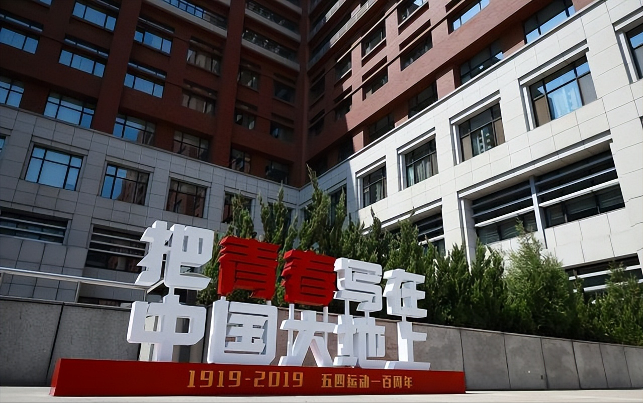 武书连2022最新排行榜发布：武汉大学冲进前五，山川吉表现抢眼