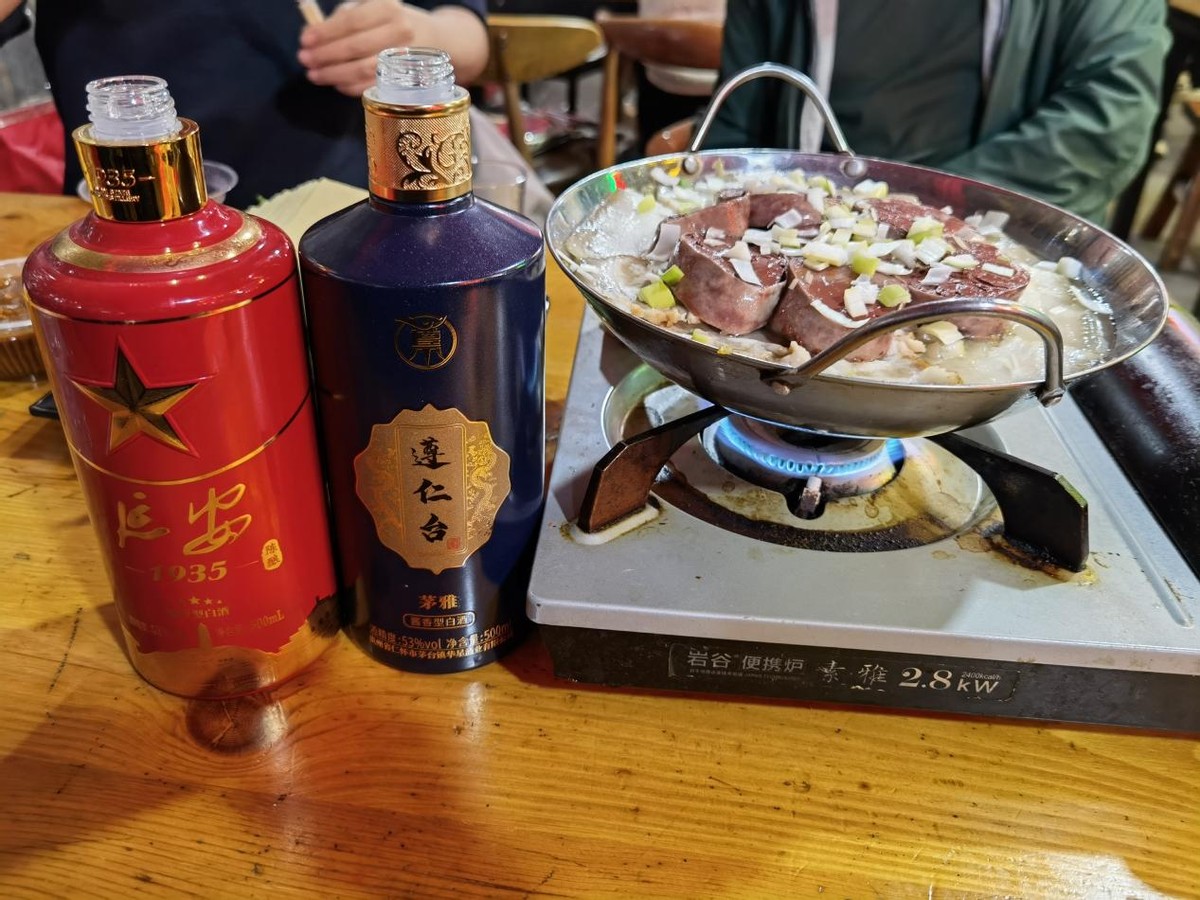 假酒層出不窮該怎么區(qū)分？辨別方法太簡單，平時買酒注意了