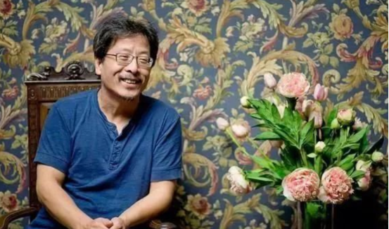 2005年秋，一幅破旧发动机的油画被拍出了198万的高价