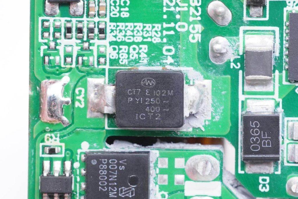 一个顶三个，支持三设备同时快充，安克100W氮化镓超能充拆解