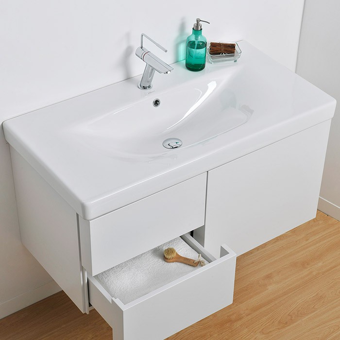 方便更换面盆及水管缺点︰日常清洁和抹水较麻烦直接将面盆放在厕柜