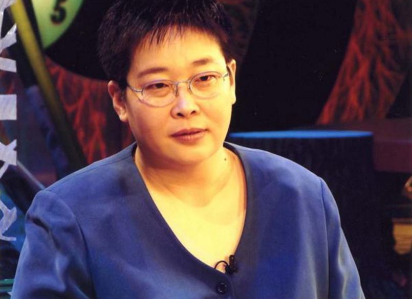 至今未婚的8位央视主持人，最大的61岁最小的33岁，个个才华横溢