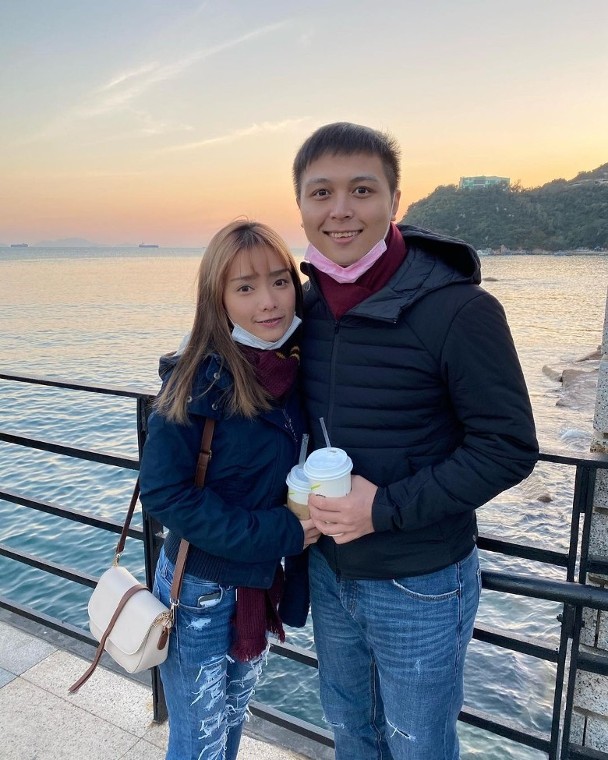 23岁女星宣布离婚！结婚仅1年被曝出轨，前夫仍不舍称想重新追求