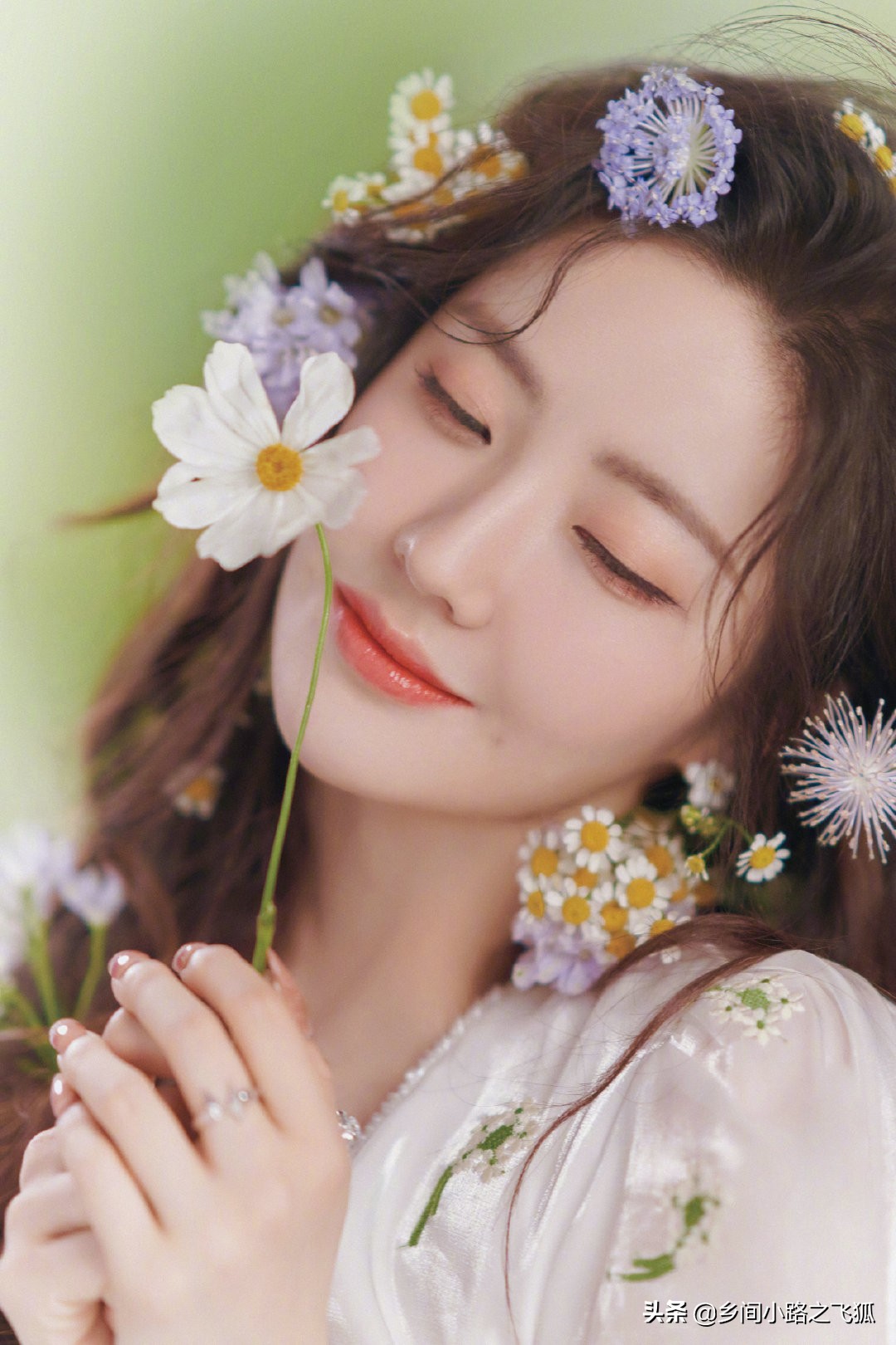 王艺瑾 新歌《喜欢你》MV甜度超标，唯美梦幻芍药花海衬托歌曲浪漫​​​