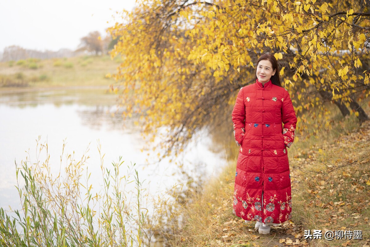 中老年阿姨摄影,双手无处安放苦恼吗?16个姿势拍出优雅人像