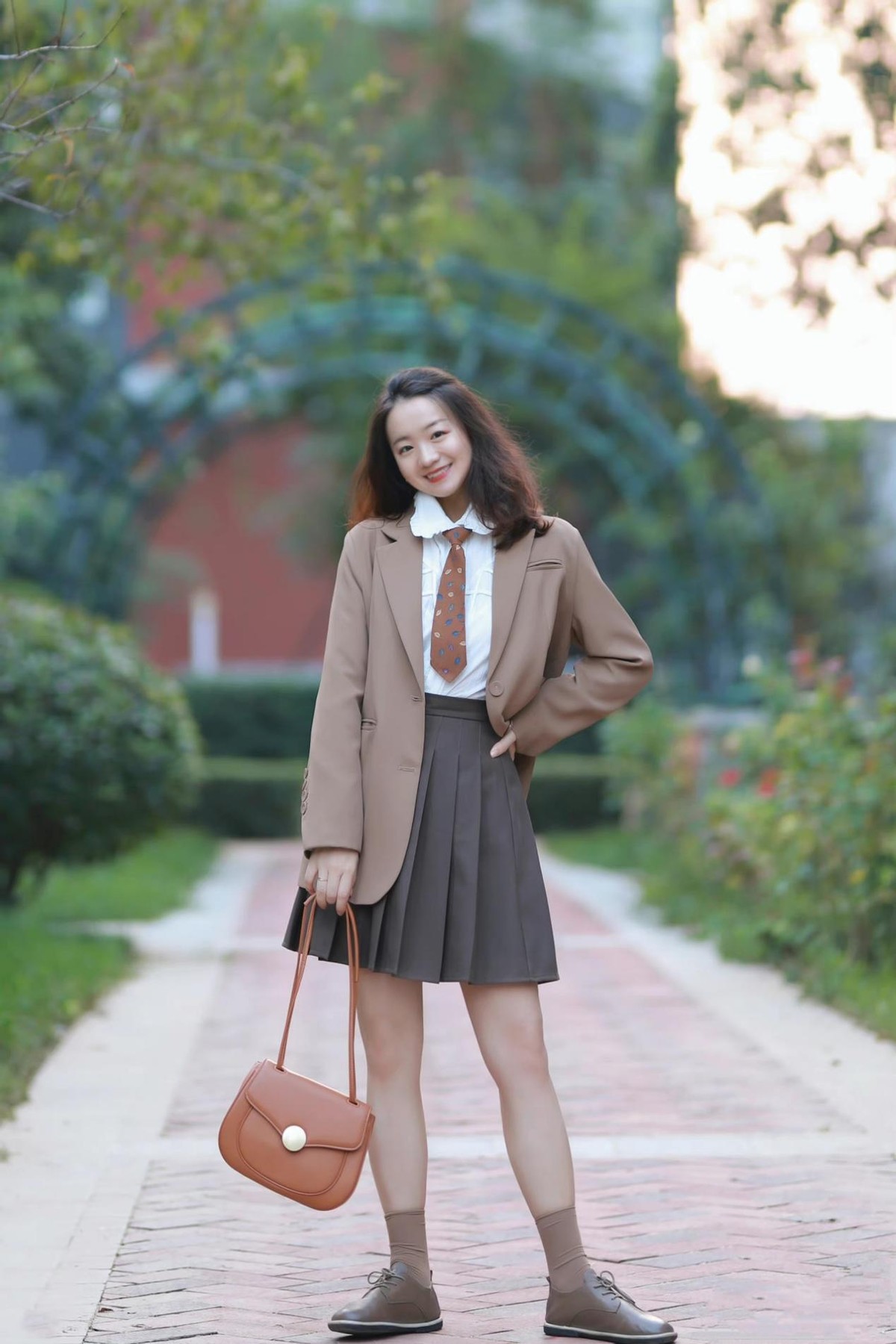 适合学生党的简约学院风搭配，温柔又显气质，时尚减龄又有文艺范