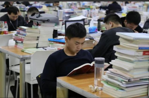 这届考生太难了！有70万学生放弃国考，恐怕会被记入到诚信档案里