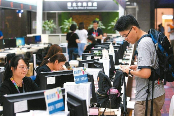 公务员出现“聘任制”，签合同直接入职，以后还是“铁饭碗”吗？