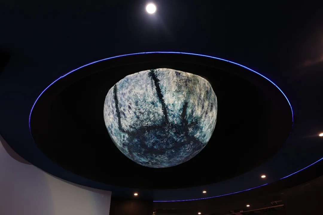 广州设计周打卡TOP1的绝美「金丝玉玛星空主题馆」,大场面超震撼 广州设计周打卡TOP1的绝美「金丝玉玛星空主题馆」,大场面超震撼