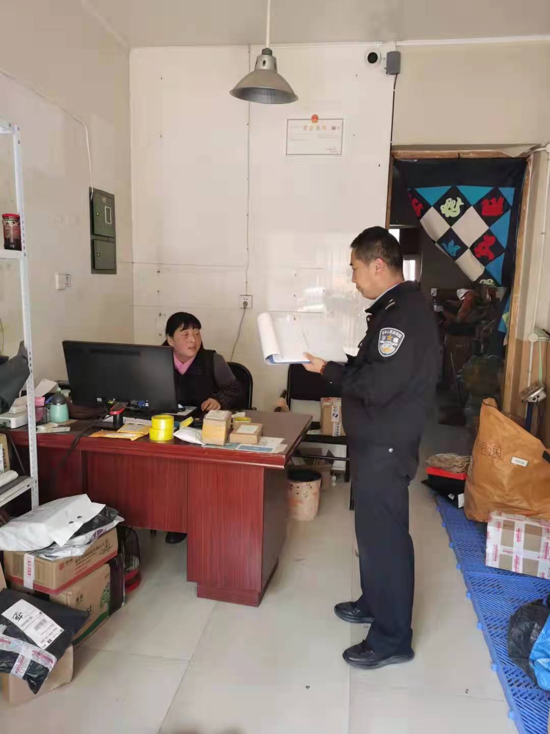 铜川公安三里洞派出所开展寄递物流业禁毒安全大检查