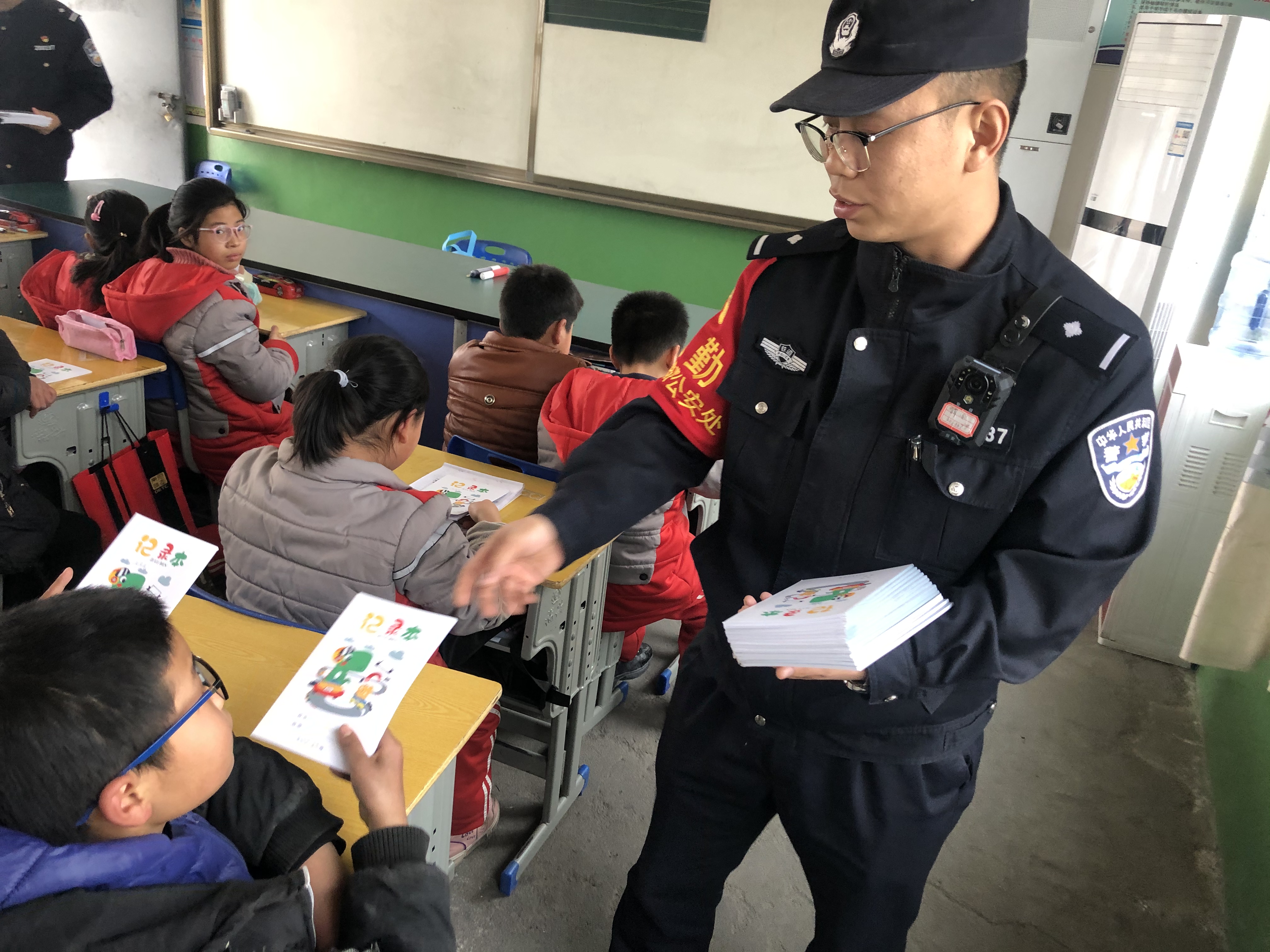 延安铁路公安处蒲城东站派出所：开学第一课 安全记心中