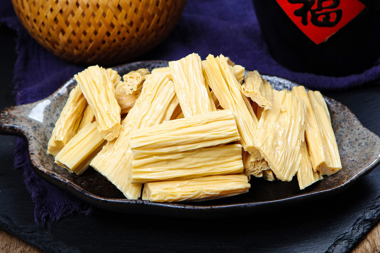 泡腐竹只懂加水，难怪泡不软有硬芯，教你2招，软而不烂有弹性