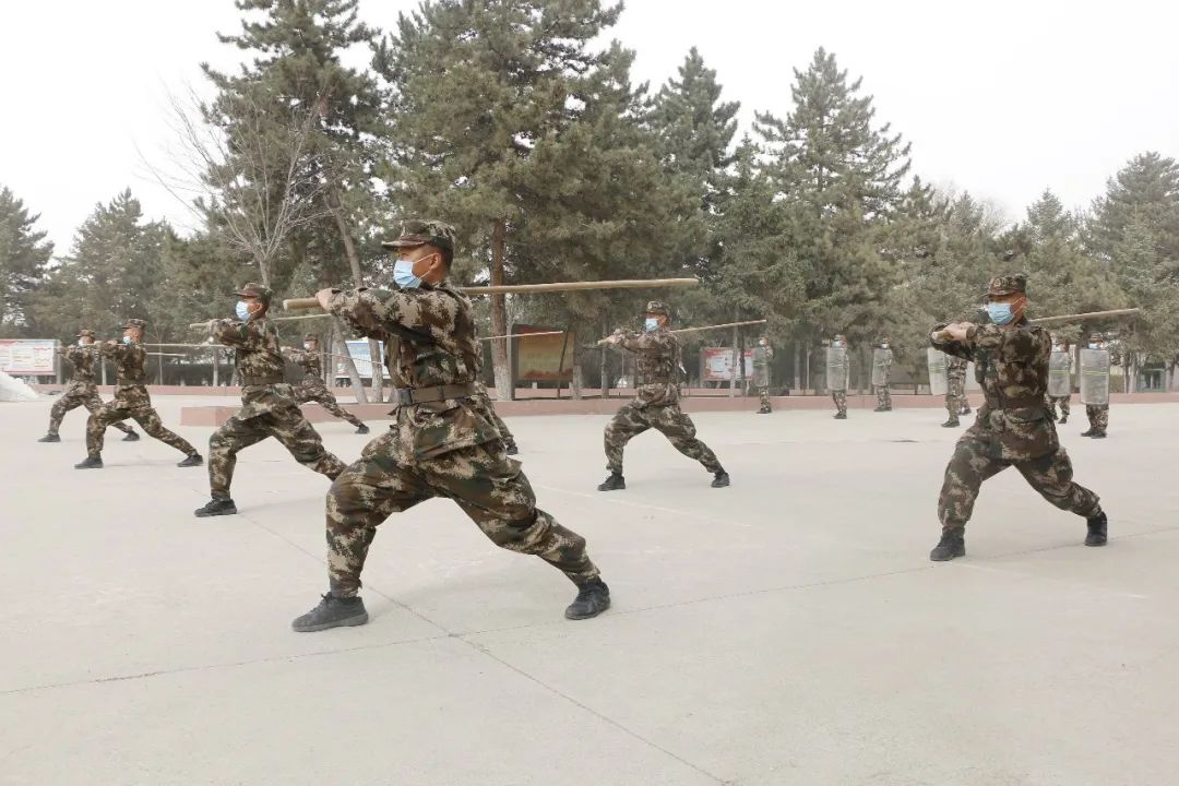 侯<a href=http://www.cngansu.cn/news/ target=_blank class=infotextkey></a>ܶӣʿ٣̤