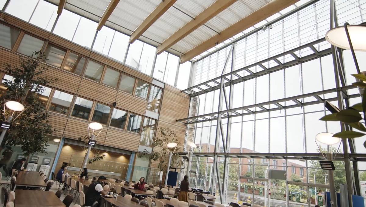 盘点那些现在/曾经跌出QS排名前100的英国大学