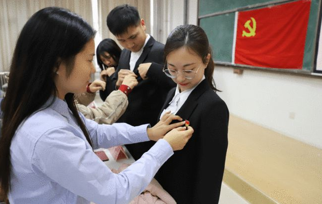 大学生入党有“门槛”，3个硬性条件缺一不可，建议学生提前规划