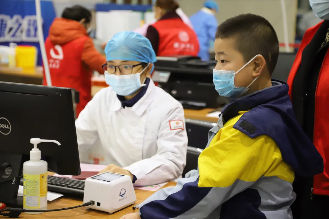今天，你“苗”了吗？直击南湖小学新冠疫苗接种现场