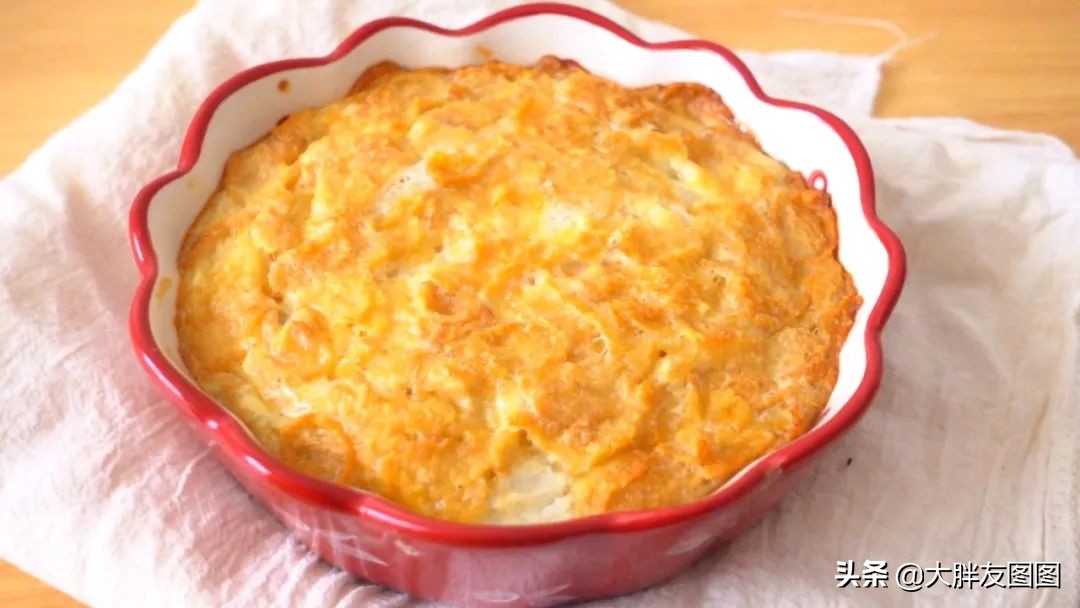 不加糖油的香蕉脆布丁，一勺下去，眼泪不争气地从嘴角流出来