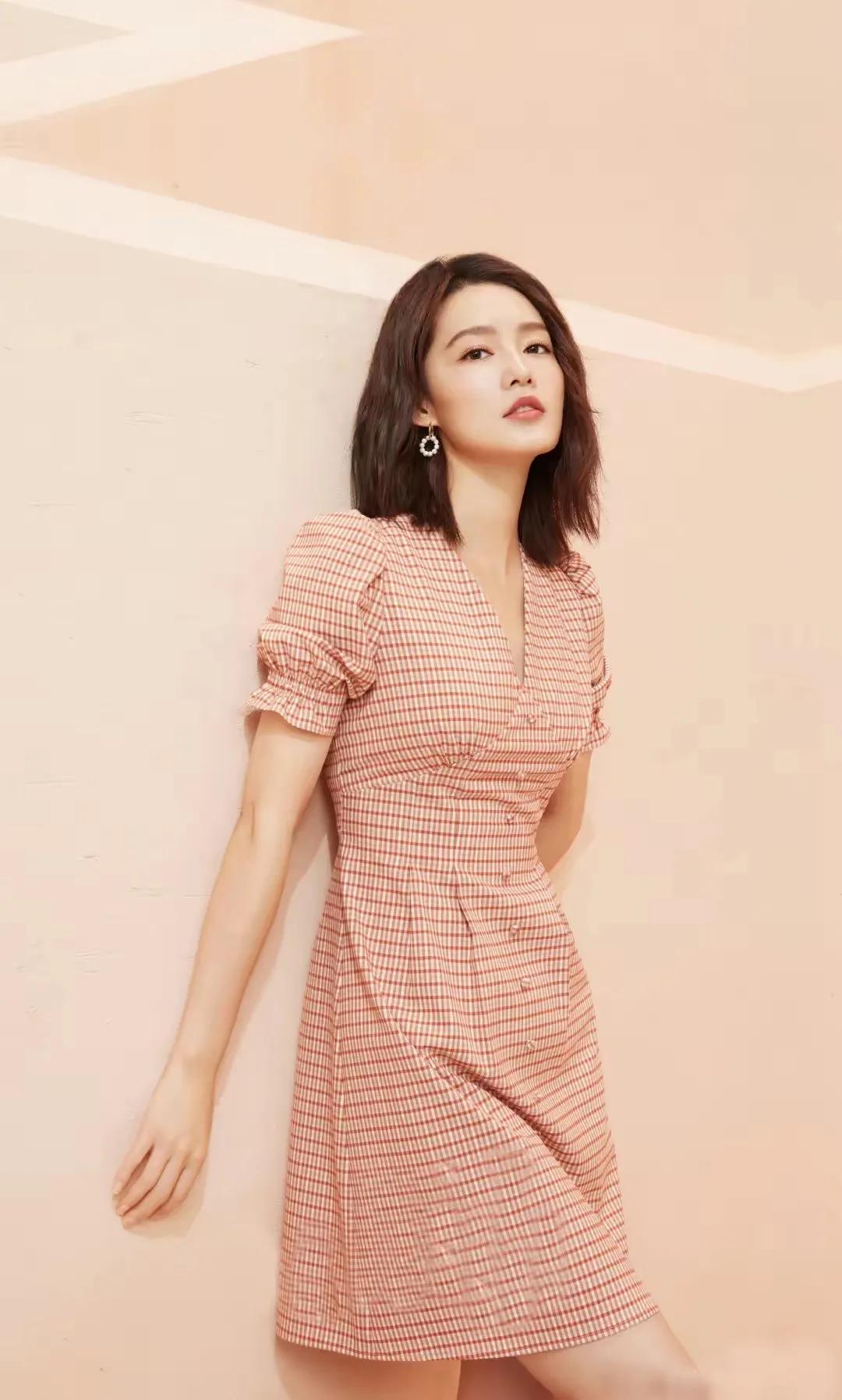 谁说格子套装土气？穿对了时尚大气，穿错了确实土掉渣