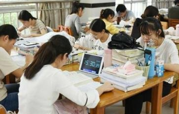 适合中等生捡漏的211大学，认可度高分数线却比较低，考生要知晓