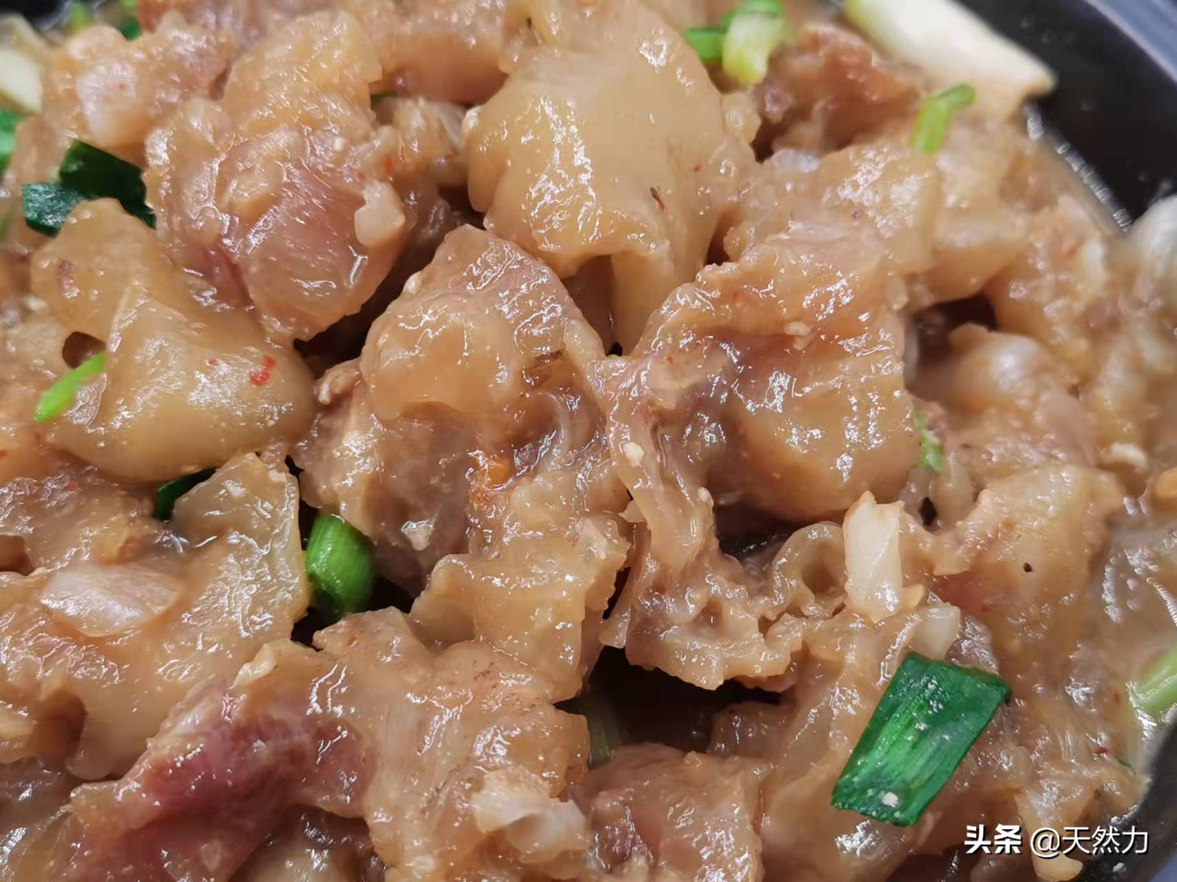牛蹄筋要怎么做才软烂入味，教你家常做法，一口下去全是胶原蛋白