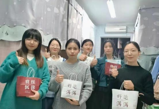 大学生毕业后想“留校任教”，需满足3个必要条件，不然有难度