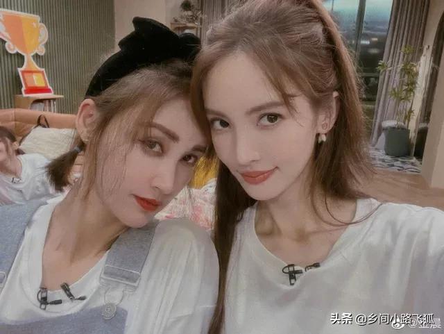 张歆艺金晨晒《乘风破浪》花絮照 隔空“互怼”感情好