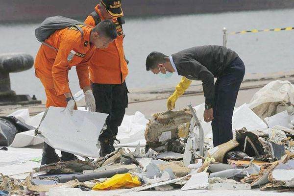 东航MU5735已确认在广西梧州坠落，当飞机发生事故，乘客如何自救