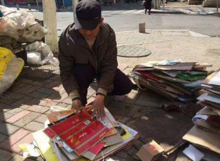 中科院学霸“变废为宝”，靠捡垃圾2年赚了1000万，今身价千万