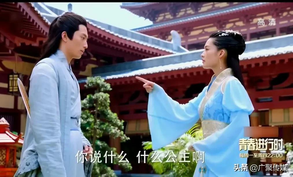 电视剧《楚乔传》：燕洵正在练剑，淳儿偷偷观看结果被燕洵发现了