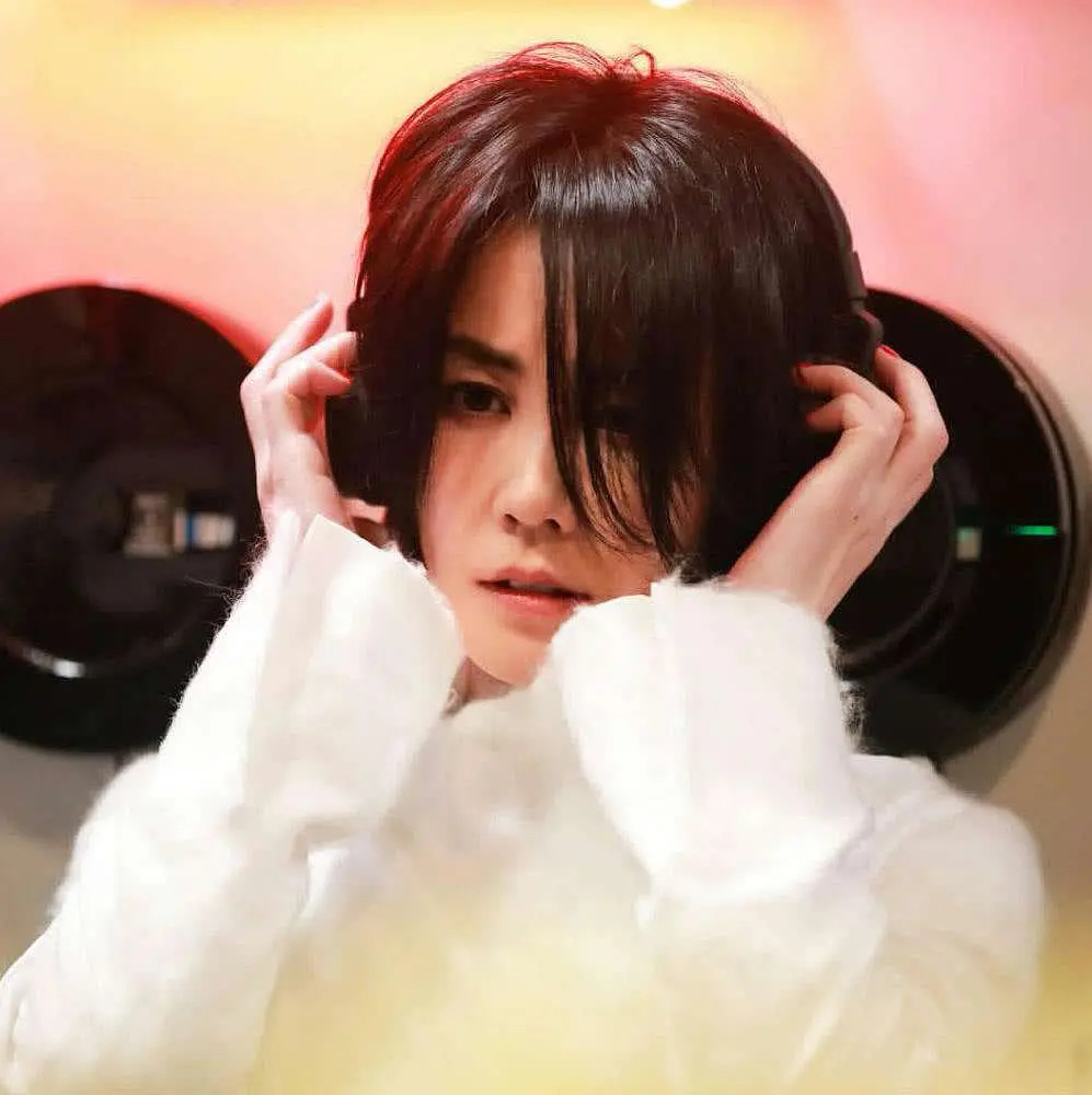 王菲爱过的5个男人，都是“弟弟辈”最小小11岁，她怎能下得了手