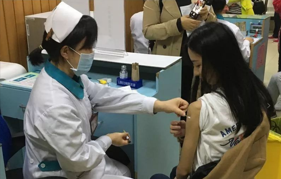 大学生的“3点1线”生活有多好？一盘天价高校菜，让学生纷纷吐槽