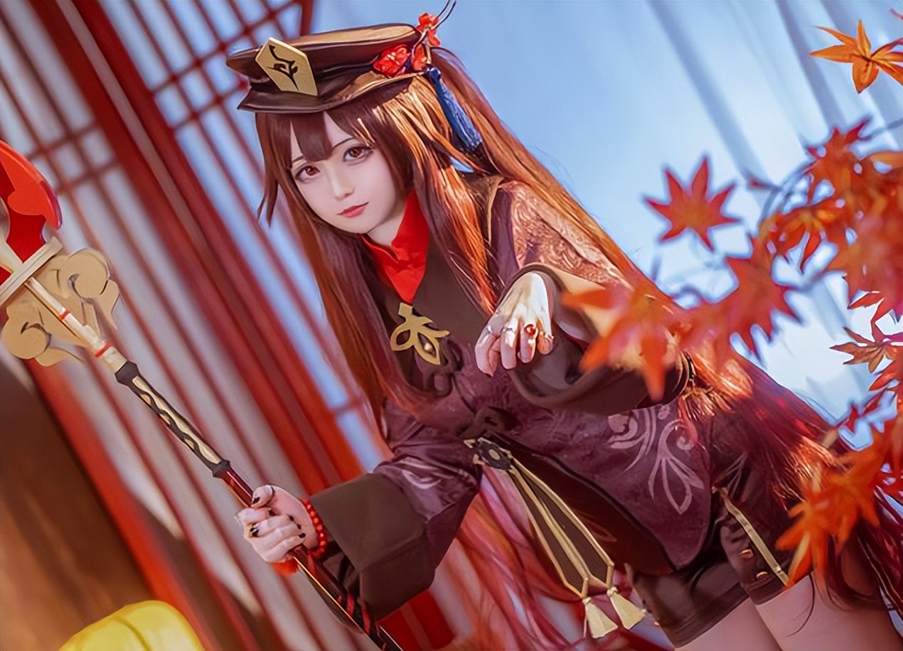 《原神》胡桃cos成片来袭,小萝莉表情拿捏到位,身材比例也很好