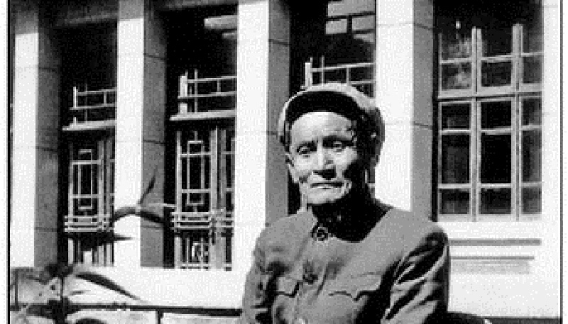 一个连名字都不会写的放羊老头，凭独门绝技成了警界顶尖追踪专家