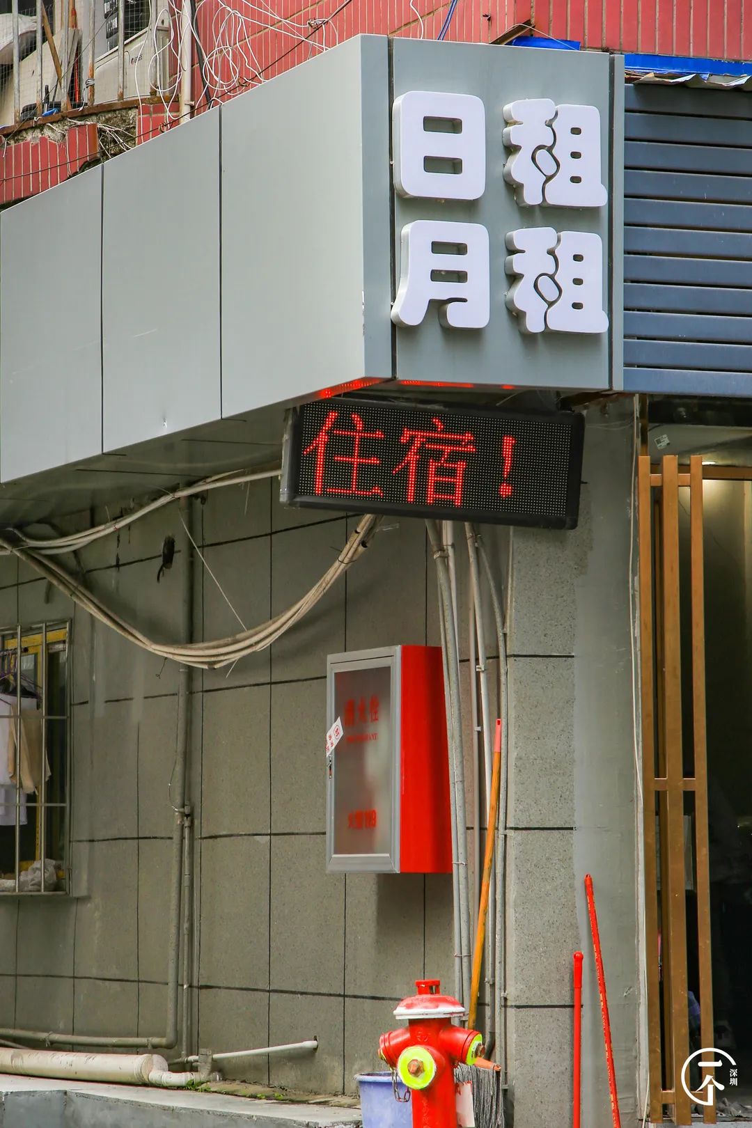 我在深圳富士康打工，月入5k，住30元旅館