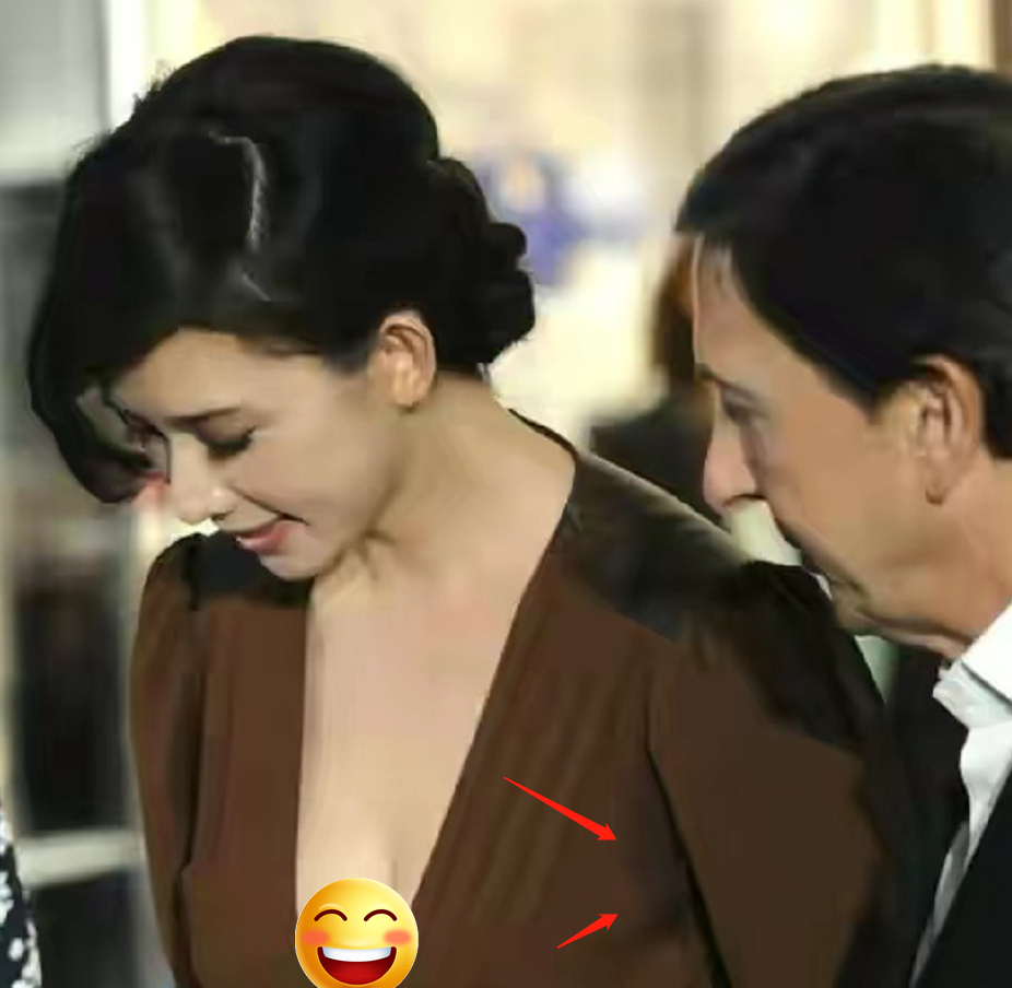 腋下有汗渍、礼服穿反、拉链爆开，这些女星的红毯好尴尬啊