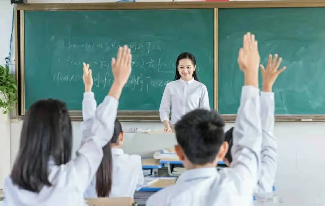 辅导班又“死灰复燃”？课时价格翻倍，依然被家长抢空